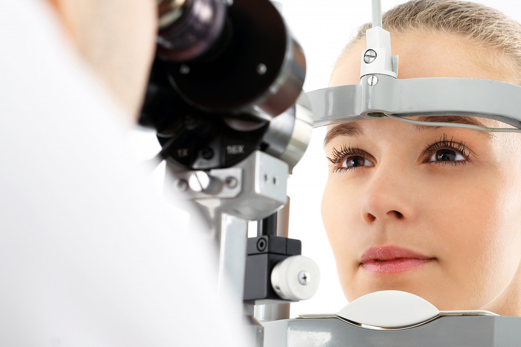 woman undergoing eye exam